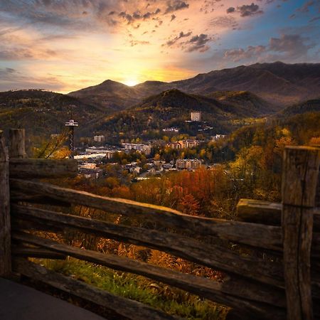 Ober Hideaway, Hot Tub, Wifi, 1089 Free Tickets Each Paid Day, Dollywood And More Гетлинбург Екстериор снимка