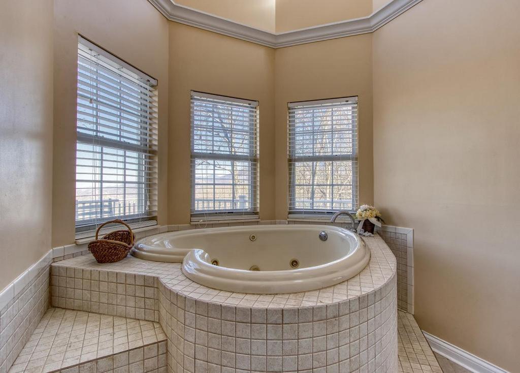 Ober Hideaway, Hot Tub, Wifi, 1089 Free Tickets Each Paid Day, Dollywood And More Гетлинбург Екстериор снимка